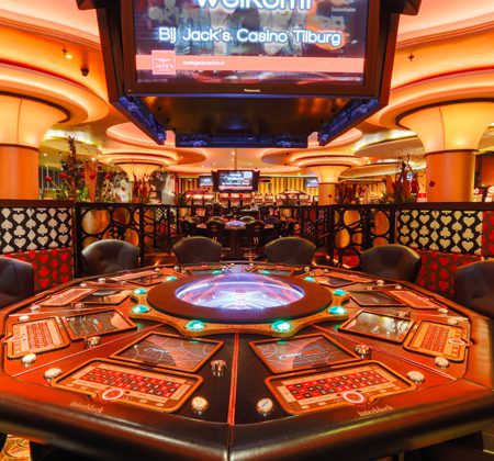 Spelen op gokkasten in een café of een casino?